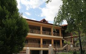 Ξενώνας Πλατεία